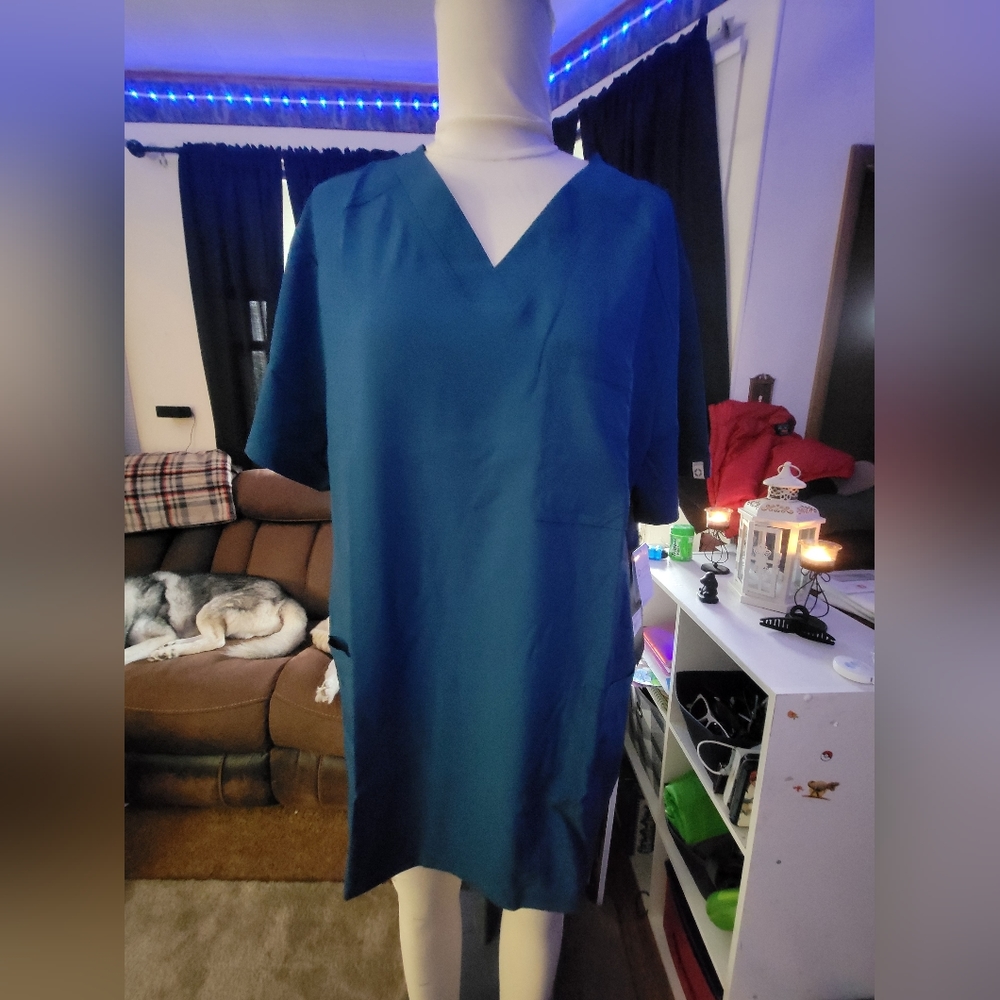 Infinity Men's scrub top